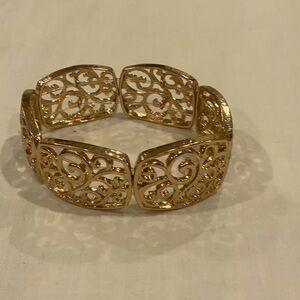 GOLD COLORED COSTUME BRACELET